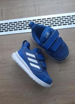 Легкі, зручні кросівки adidas