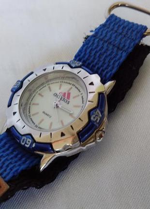 Детские кварцевые часы с аппликацией "adidas", новые,