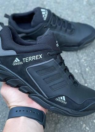 Чоловічі шкіряні кросівки adidas