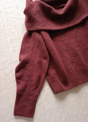 Стильний з вовною светер на плечі2 фото
