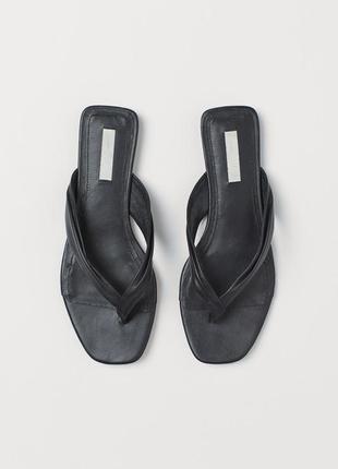 Шкіряні босоніжки в'єтнамки від h&m.