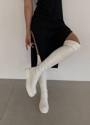 Жіночі неймовірні білі високі сапожки ботфорти на осінь весну утеплені з флісом...