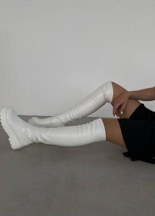 Жіночі неймовірні білі високі сапожки ботфорти на осінь весну утеплені з флісом...