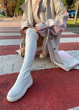 Жіночі неймовірні білі високі сапожки ботфорти на осінь весну утеплені з флісом...