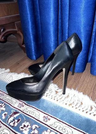 Чорні туфлі vince camuto