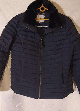 Куртка ,пуховик приталена
