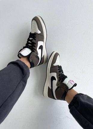 Жіночі шкіряні кросівки nike air jordan 1 retro "travis scott". коричневий з чорним та білим9 фото