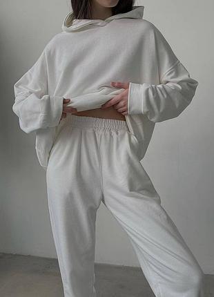 Костюм женский спортивный белый с капюшоном