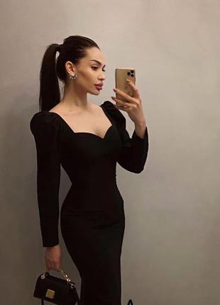 Платье с декольте и рукавом-фонарик