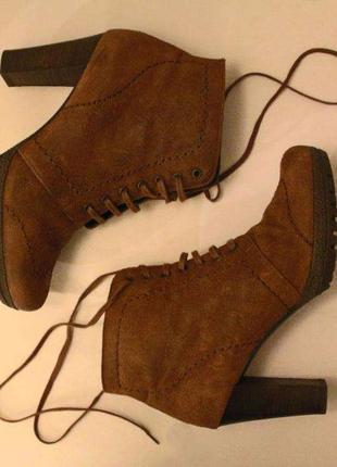 Кожаные демисезонные ботинки\ботильоны на каблуке högl | интертоп1 фото