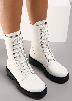 Черевики жіночі білі на шнурівці