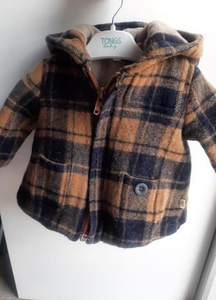 Стильное шерстяное пальто на девочку