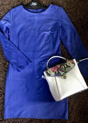 Стильное замшевое платье.