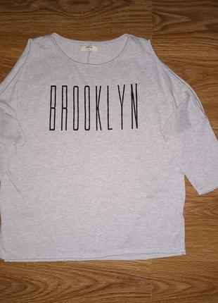 Кофта с открытыми плечами с надписью brooklyn