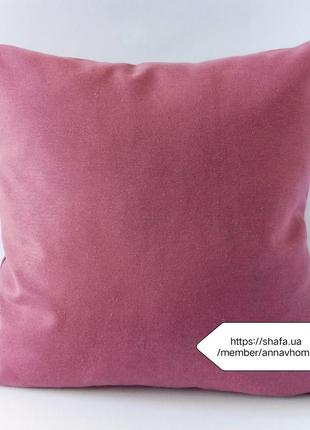 Днкоративная подушка пурпурного цвета однотонная