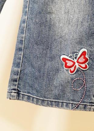 Ministars джинсы синие на резинке в поясе с вышивкой красные цветы бабочка на девочку 7-9-10 лет4 фото