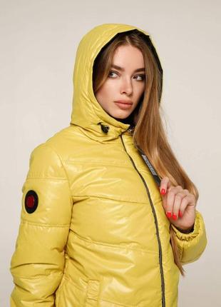 Фабричная стеганная демисезонная женская желтая куртка3 фото
