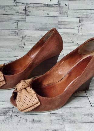 Женские туфли из натуральной замши на танкетке коричневого цвета 36 размер4 фото