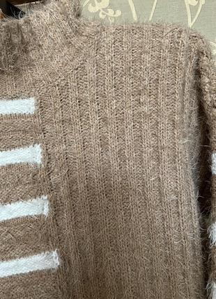 Дуже красивий і стильний брендовий в'язаний светр.4 фото