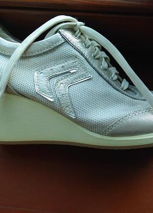 Кроссы ботинки туфли знаменитого бренда geox, 39