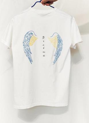 Патріотична футболка з крилами на спині