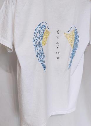 Патриотическая футболка с крыльями на спине3 фото