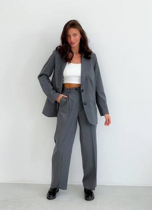 Стильний костюм, піджак, жакет оверсайз і широкі штани палаццо