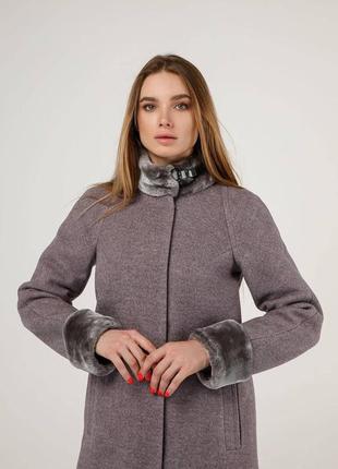 Зимнее фабричное женское шерстяное пальто2 фото