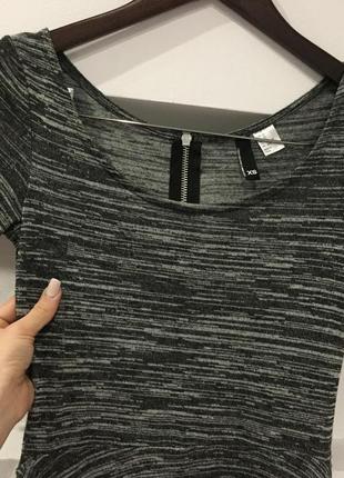 Стильное базовое серое платья h&m / короткнький рукав / в обтяжку / cзади молния2 фото