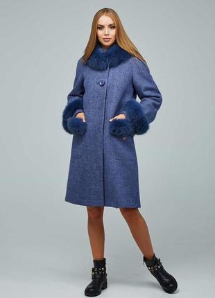 Стильное женское пальто с меховой отделкой