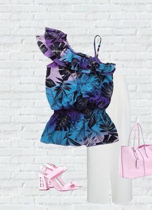 Милая шифоновая блузочка с открытым плечем