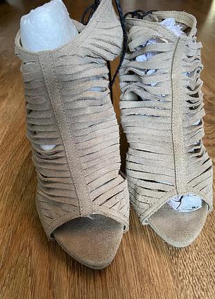 Босоножки zara нат. замша