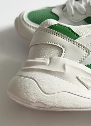 Кросівки з акцентними вставками зеленого кольору9 фото