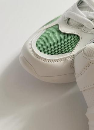 Кросівки з акцентними вставками зеленого кольору6 фото