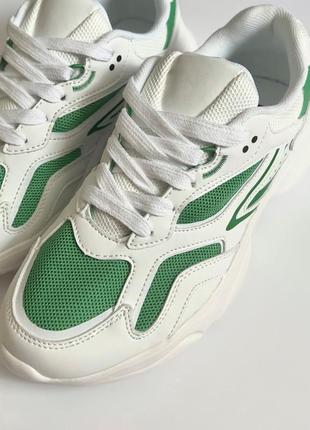 Кросівки з акцентними вставками зеленого кольору8 фото