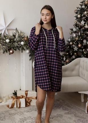 Комфортна сорочка-туніка в клітину на блискавці, з капюшоном