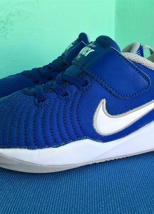 Кросівки nike team hustle quick 9