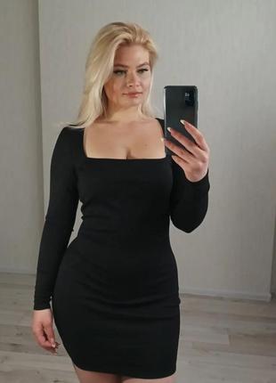Сукня з декольте