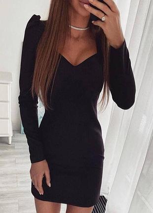 Сукня з декольтеи рукавом-ліхтарик