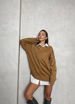 Коричневий подовжений светер пуловер джемпер
