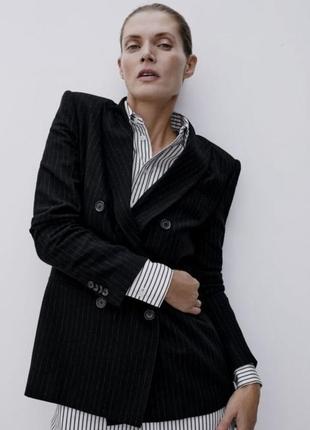 Чёрный пиджак из смесовый шерсти в мелкую белую полоску с пуговицами из шерстяной ткани из новой коллекции zara размер l2 фото