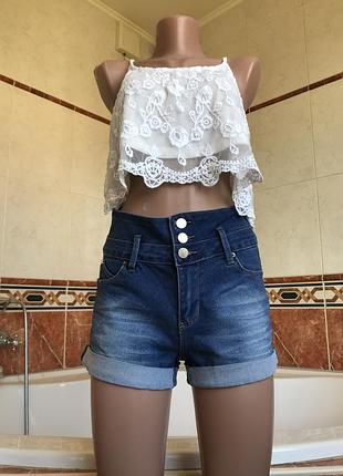 Джинсовые шорты на высокую талию