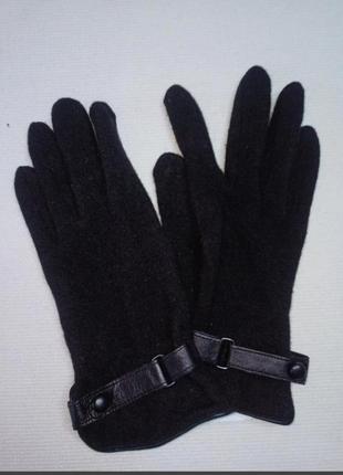 Тонкі рукавички. нові. колір чорний. склад вовна + ангора. тонкі і теплі рукавички. приємні на дотик