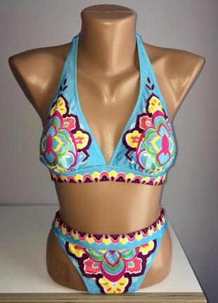 Яркий купальник раздельный
