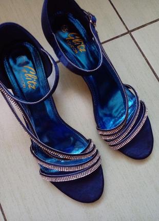 Праздничные босоножки 41 р