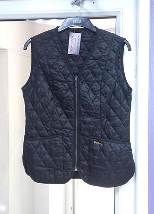 Жилетка від barbour.