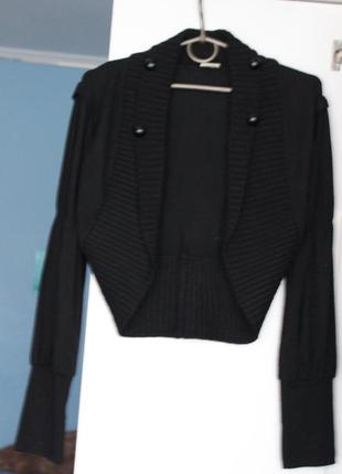 Черное трикотажное болеро