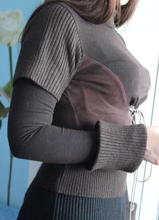 Кофта коричневого кольору на шнурівці