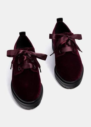 Оксамитові дербі від bershka