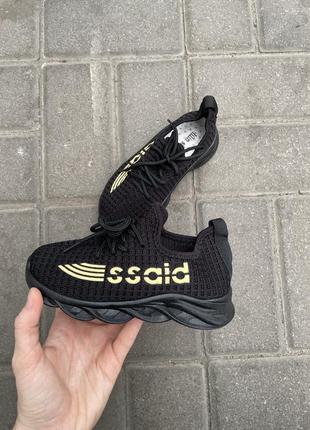 Чорні макасіни